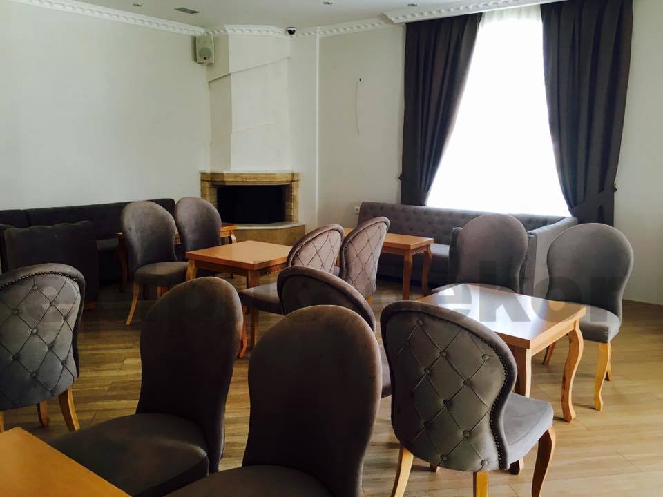 Set karrige dhe tavolina – August 10